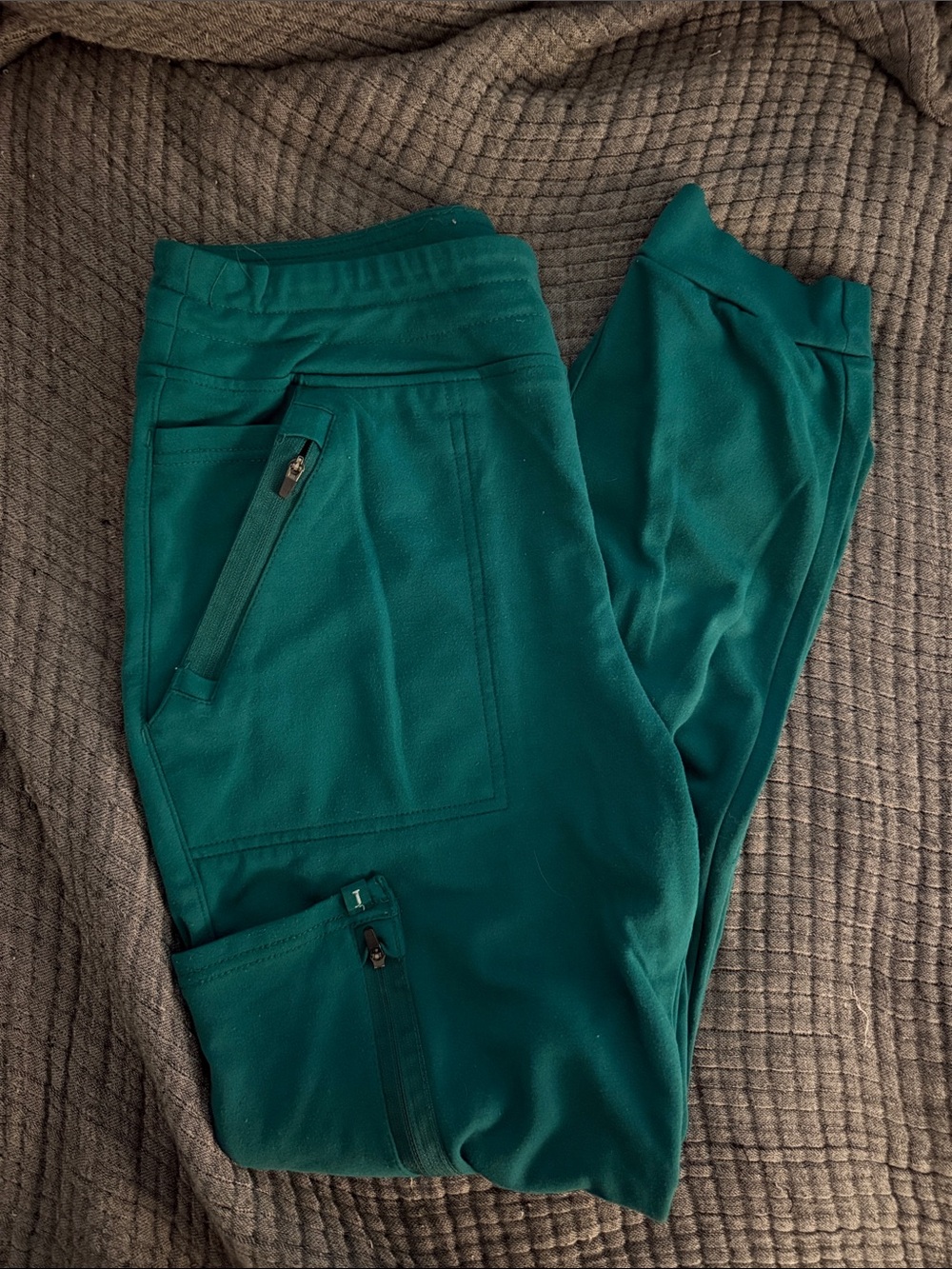 Jaanuu Hunter green joggers, medium